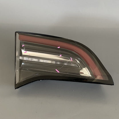 1077401-00-E TESLA MODEL 3 INNER TAIL LIGHT LEFT DRIVER 1077401-00-E 2017 2018 2019 2020 OEM