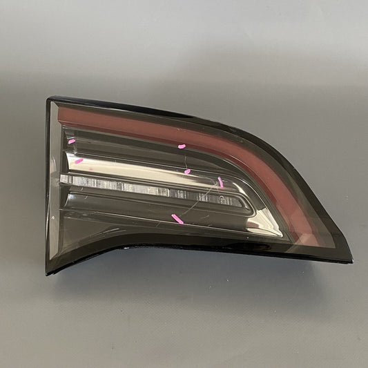 1077401-00-E TESLA MODEL 3 INNER TAIL LIGHT LEFT DRIVER 1077401-00-E 2017 2018 2019 2020 OEM