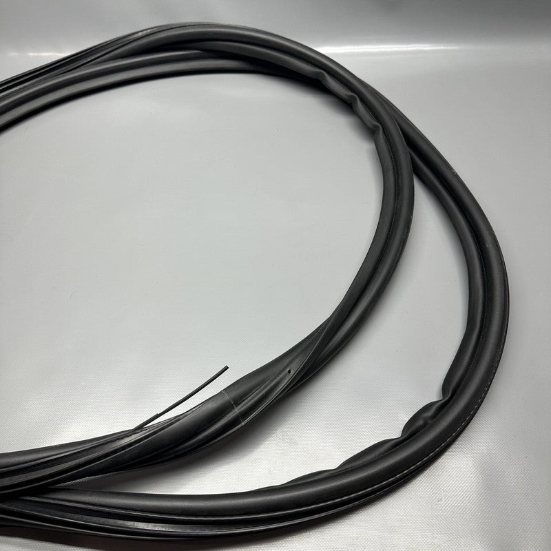 1497681-00-B TESLA MODEL Y LIFTGATE RUBBER GASKET 2020 2021 2022 2023 OEM 1497681-00-B