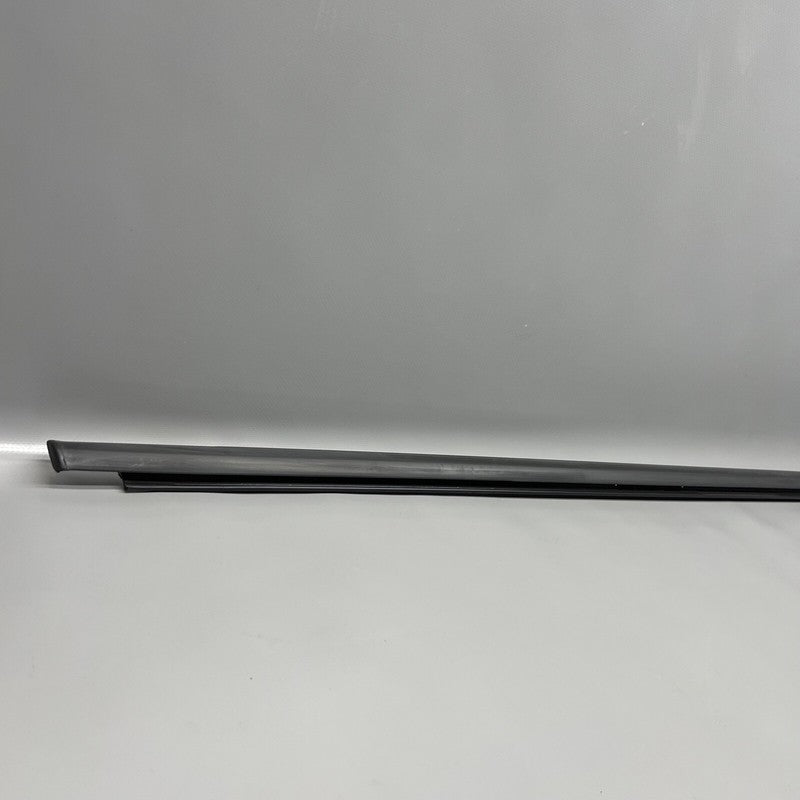 5GM-837-478B VOLKSWAGEN GOLF GTI BELT MOLDING RIGHT FRONT 2015 16 17 18 19 20 2021 OEM