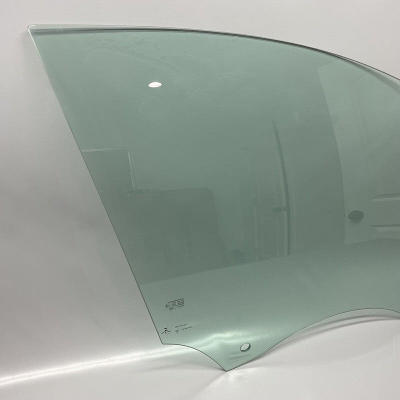 95B845202B PORSCHE MACAN DOOR WINDOW GLASS RIGHT FRONT 2015 2016 2017 2018 95B845202B OEM
