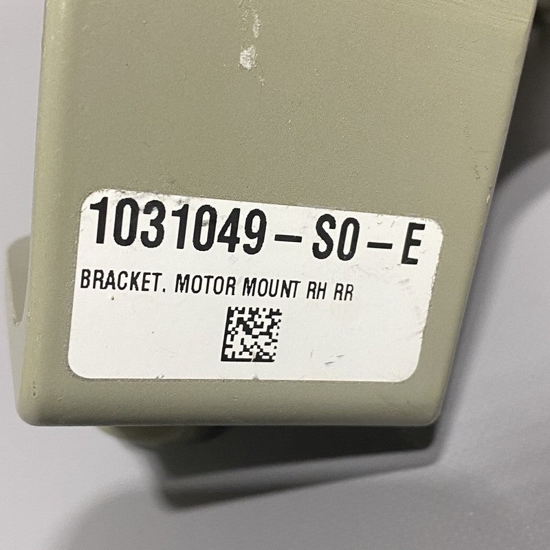 1031049-S0-E TESLA MODEL S BRAKET MOTOR MOUNT RIGHT REAR 2012 2013 2014 2015 2016 OEM
