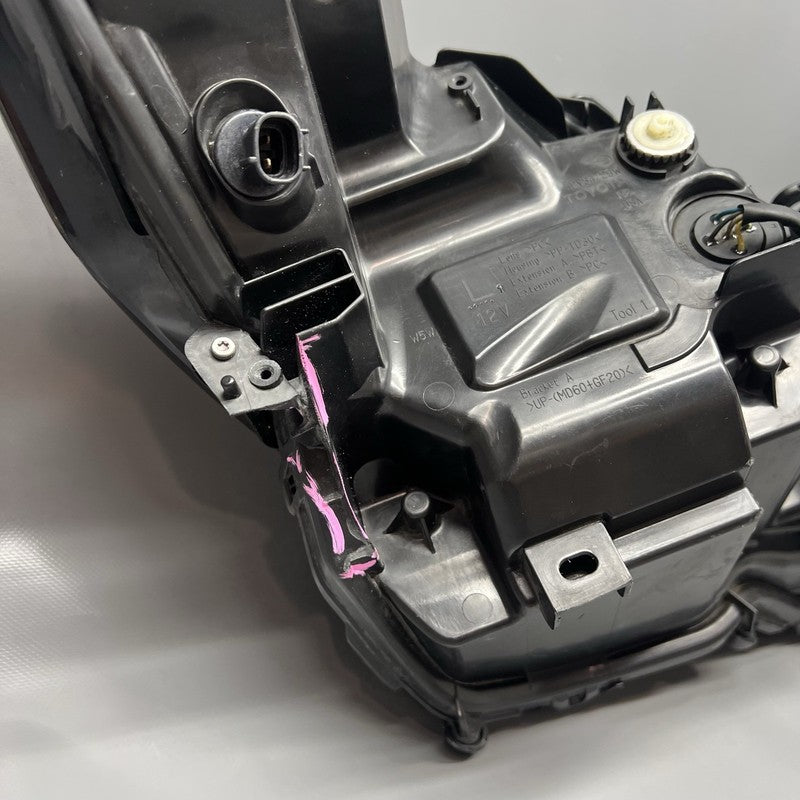 TOYOTA CAMRY HEADLIGHT LEFT DRIVER 2018 2019 2020 OEM 