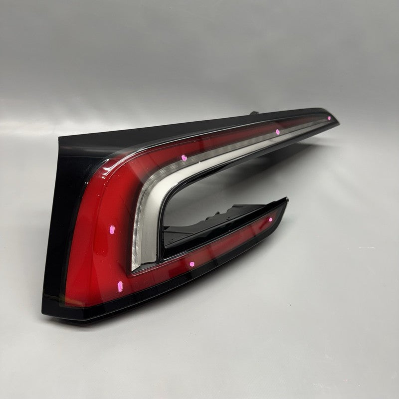 1691498-00-F TESLA MODEL 3 TAIL LIGHT LEFT DRIVER 2024 2025 2026 OEM 1691498-00-F