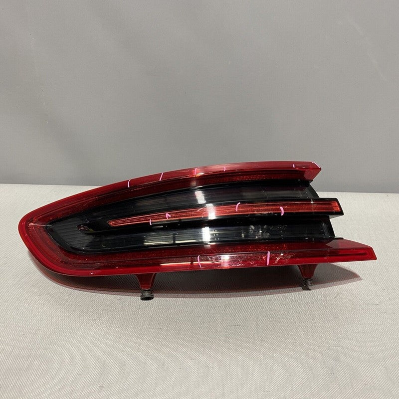95B945095E PORSCHE MACAN TAIL LIGHT LEFT DRIVER 95B945095E 2015 2016 2017 LED OEM
