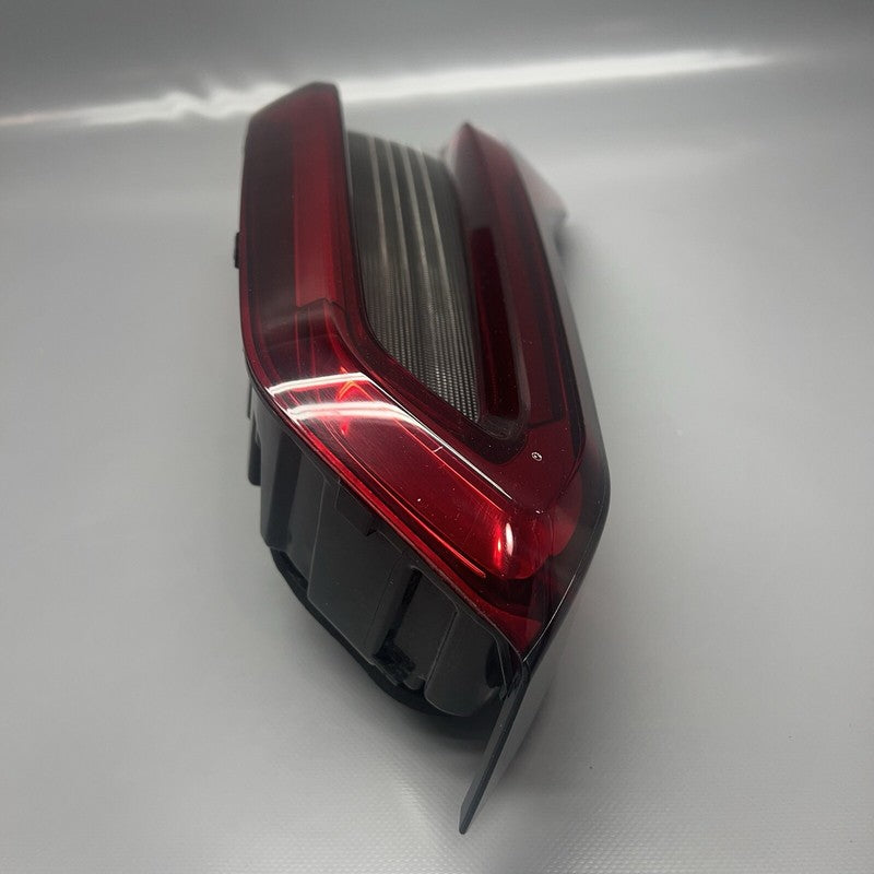 H8793199805 BMW X5 TAIL LIGHT RIGHT PASSENGER INNER 2019 2020 2021 OEM 8793199807