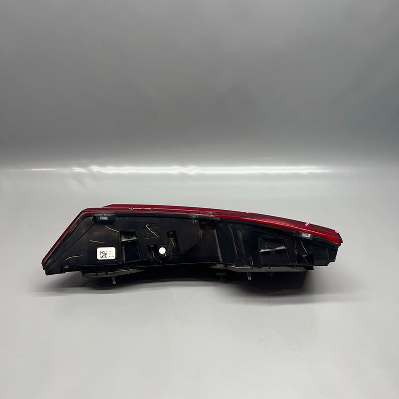 BMW X7 TRUNK  TAIL LIGHT LEFT DRIVER 2019 2020 2021 2022 LED OEM H8744