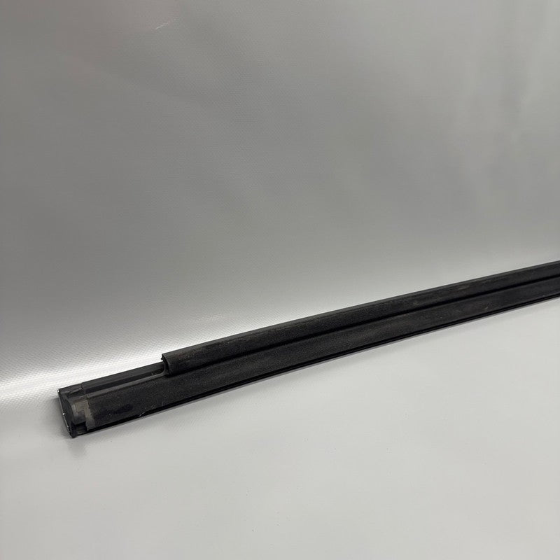 TESLA MODEL X DOOR WINDOW MOLDING RIGHT REAR 2016 2017 2018 2019 2020 