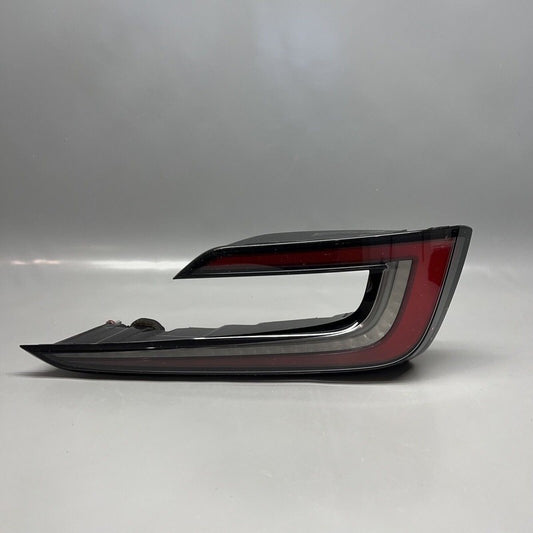 1691498-00-F TESLA MODEL 3 TAIL LIGHT LEFT DRIVER 2024 OEM 1691498-00-F