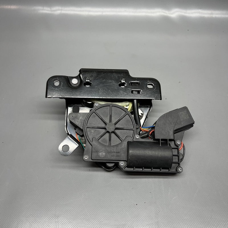 1500604-00-B TESLA MODEL 3 Y LIFTGATE LINCH CINCH 2018 19 20 21 22 2023 OEM 1500604-00-B
