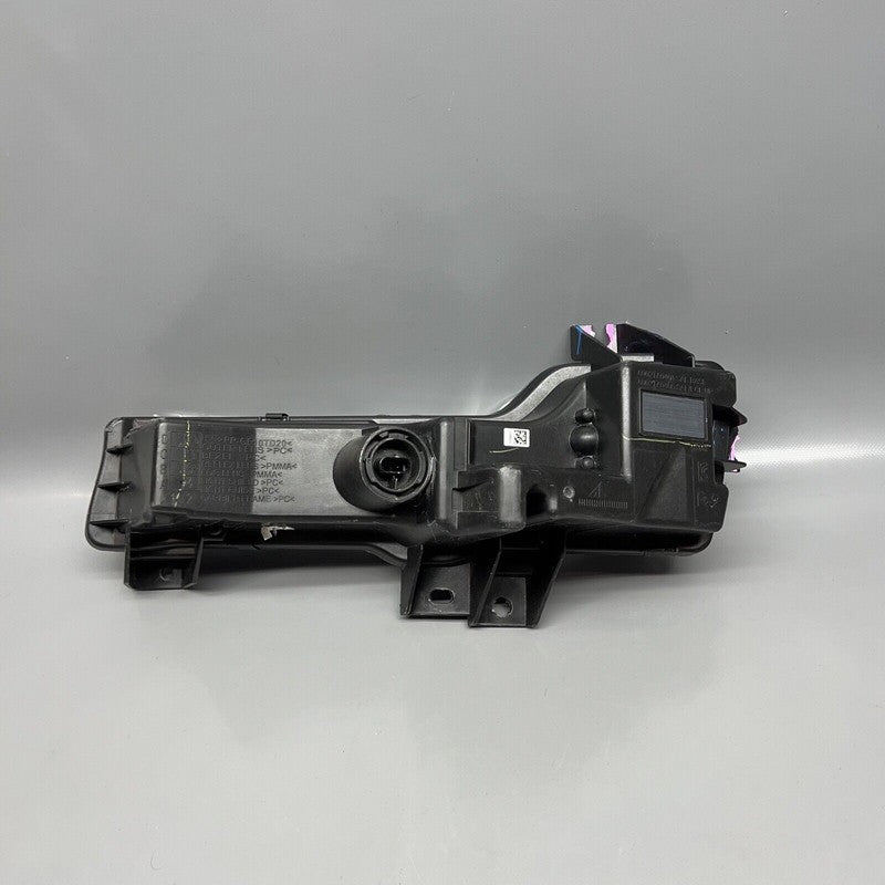 1077390-00-F TESLA MODEL 3 FOG LIGHT RIGHT PASSENGER 2017 2018 2019 2020 2021 2022 OEM 2 PIN