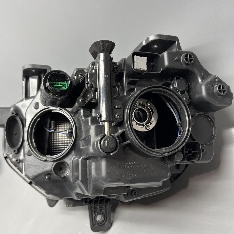 92102-K2070 HYUNDAI VENUE HEADLIGHT RIGHT PASSENGER 2020 2021 2022 2023 2024 HALOGEN 