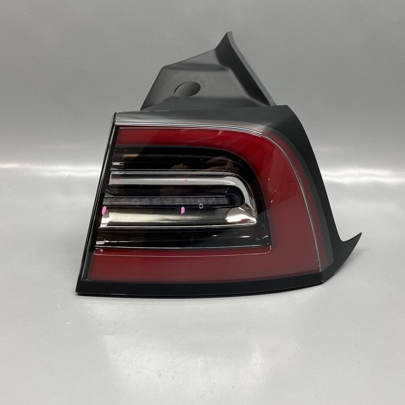 TESLA MODEL 3 TAIL LIGHT RIGHT PASSENGER 2017 2018 2019 2020 OEM