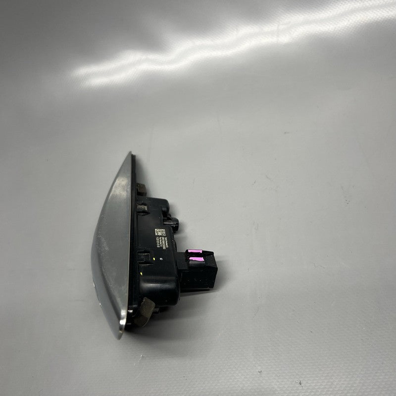 1125107-00-B TESLA MODEL 3 FENDER CAMERA MARKER RIGHT 2017 2018 2019 2020 2021 1125107-00-B