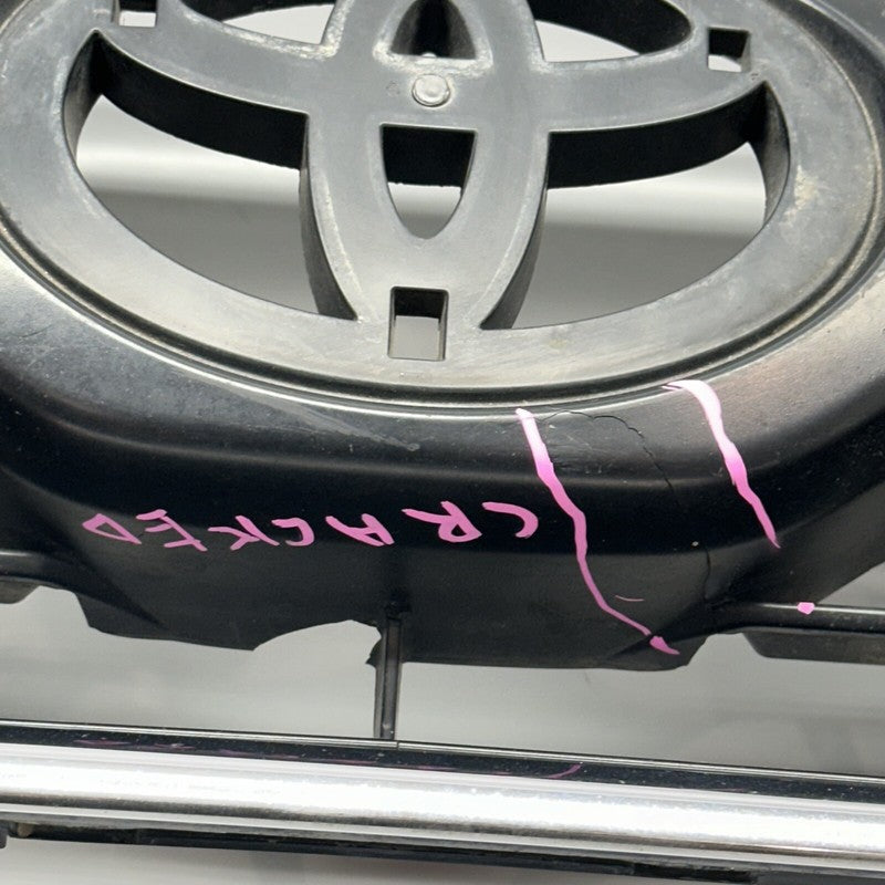 53100-04470 TOYOTA TACOMA GRILLE 2012 2013 2014 2015 OEM 53100-04470 DAMAGED