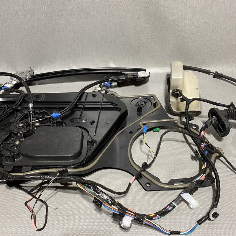 1092147-00-D TESLA MODEL 3 WINDOW REGULATOR WITH HANDLE RIGHT FRONT 2017 18 19 20 21 2022 OEM