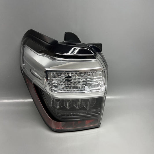4 RUNNER TOYOTA 4 RUNNER TAIL LIGHT LEFT DRIVER 2017 18 19 20 21 22 23 2024 OEM