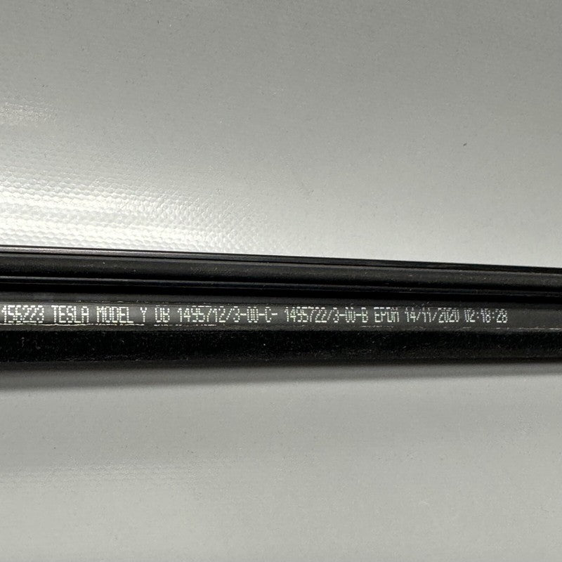 1495710-00-D TESLA MODEL Y DOOR WINDOW MOLDING LEFT FRONT 2020 2021 22 2023 OEM 1495710-00-D
