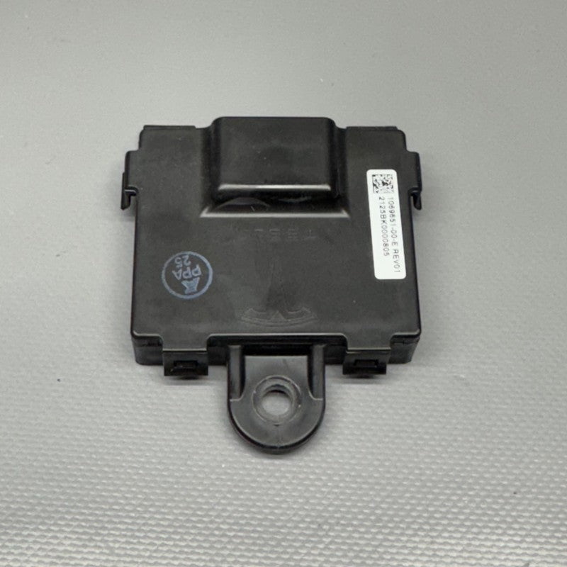 1069651-00-E TESLA MODEL S DOOR HANDLE CONTROL UNIT FRONT 2016 2017 2018 OEM 1069651-00-E