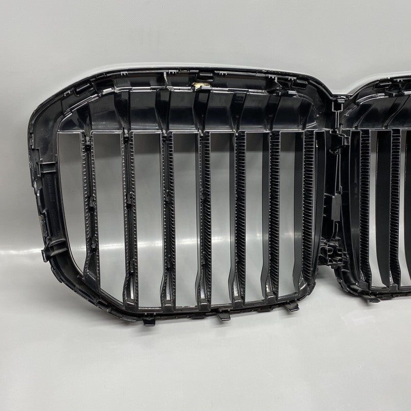 8745730 BMW X7 FRONT BUMPER RADIATOR GRILLE 2017 2018 2019 OEM 8745730