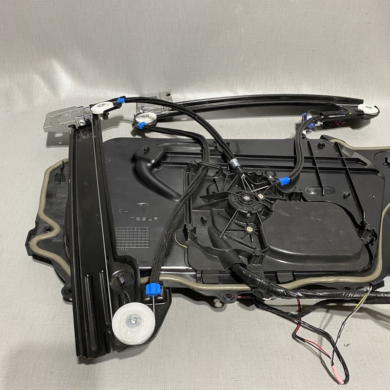1092147-00-D TESLA MODEL 3 WINDOW REGULATOR WITH HANDLE RIGHT FRONT 2017 18 19 20 21 2022 OEM