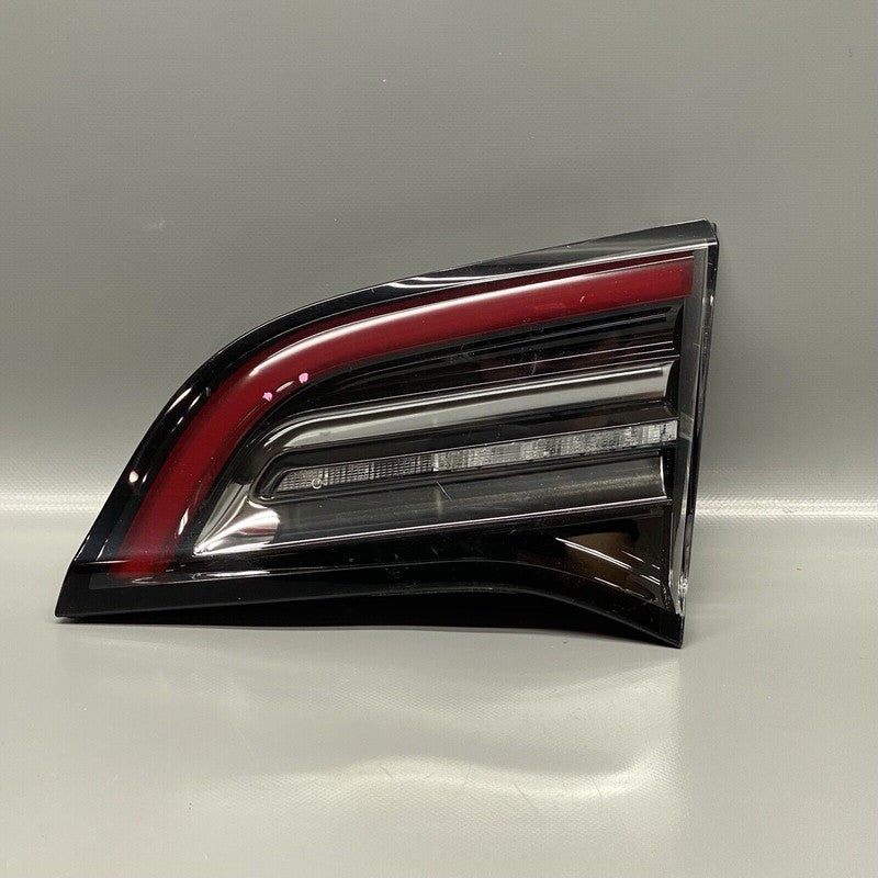 TESLA MODEL 3 TAIL LIGHT TRUNK RIGHT PASSENGER 1077402-00-E 2017 18 19