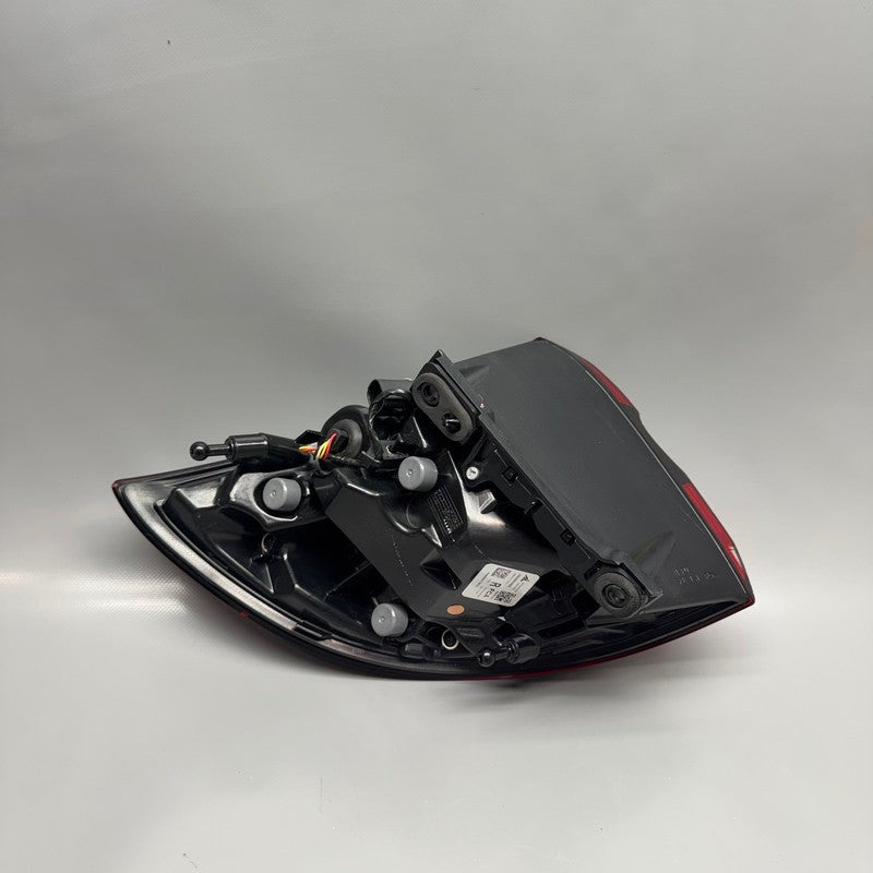 CHRYSLER PACIFICA TAIL LIGHT RIGHT PASSENGER 2021 2022 2023 2024 2025 