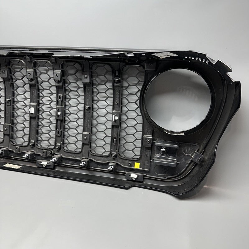 T720004AB JEEP WRANGLER GLADIATOR GRILLE 2018 2019 2020 2021 2022 2023 OEM T720004AB