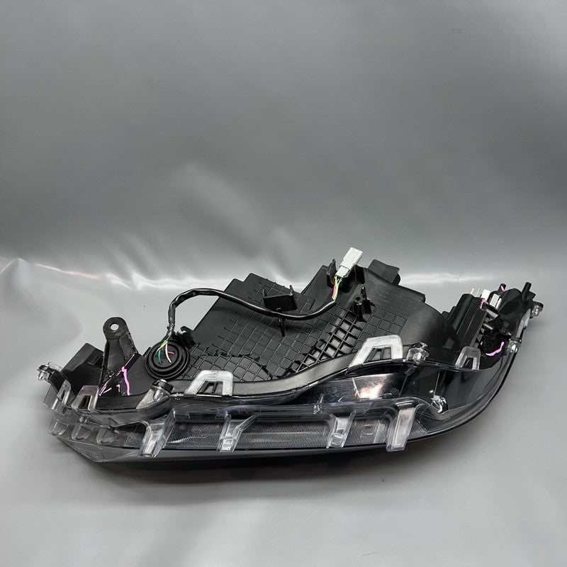 RAV 4 TOYOTA RAV 4 HEADLIGHT RIGHT PASSENGER 2022 2023 2024 OEM 