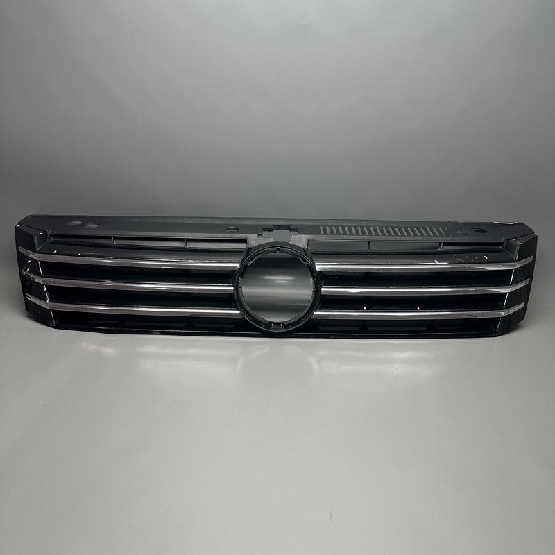 561853653A VOLKSWAGEN PASSAT GRILLE 2016 2017 2018 OEM 561853653A