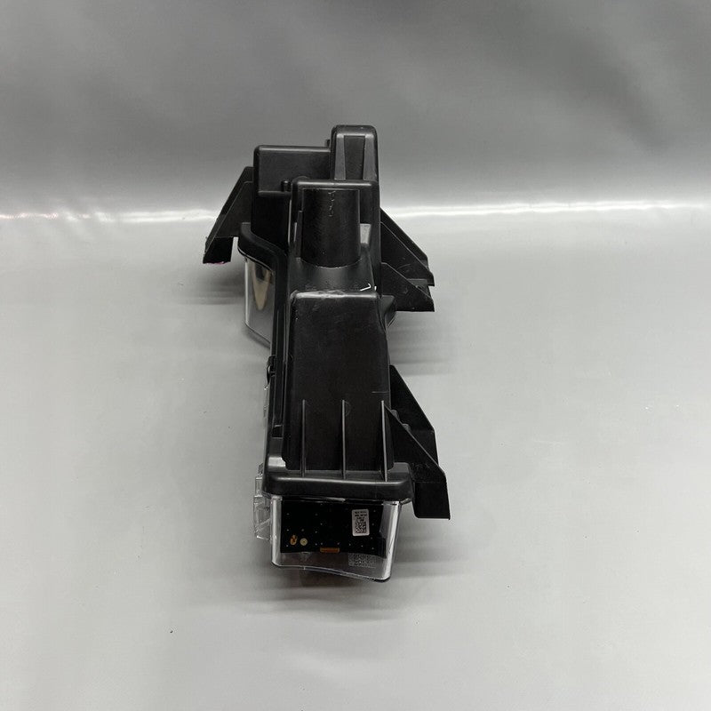 1077392-00-F TESLA MODEL 3 FOG LIGHT RIGHT PASSENGER 2017 18 19 20 21 2022 3 PIN 1077392-00-F