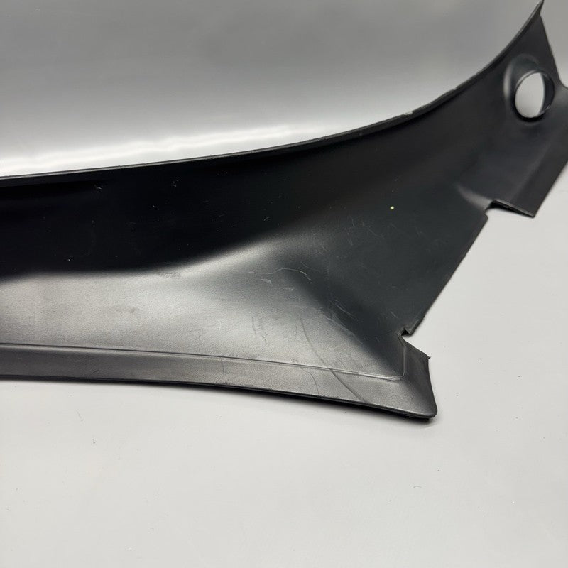 1047320-00-D TESLA MODEL X LIFTGATE TROUGH TRIM LEFT REAR 2016 2017 2018 2019 2020 OEM