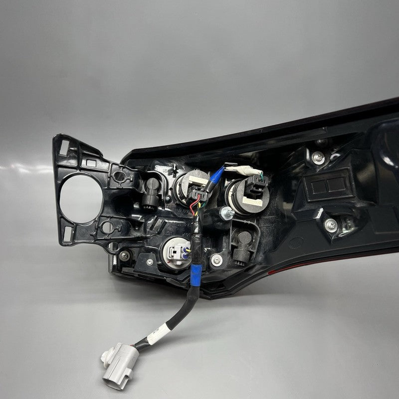 TOYOTA HIGHLANDER TAIL LIGHT LEFT DRIVER 2020 2021 2022 OEM 