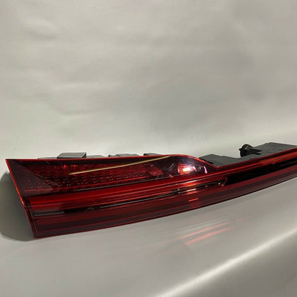 4KE945095C AUDI E-TRON CENTER REAR TAIL LIGHT 4KE945095C 2019 2020 OEM