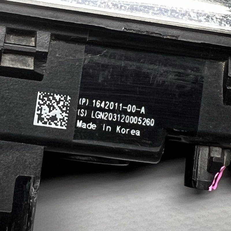 1642011-00-A TESLA MODEL Y FENDER CAMERA MARKER RIGHT 2020 2021 2022 2023 OEM 1642011-00-A