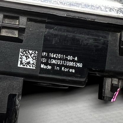 1642011-00-A TESLA MODEL Y FENDER CAMERA MARKER RIGHT 2020 2021 2022 2023 OEM 1642011-00-A