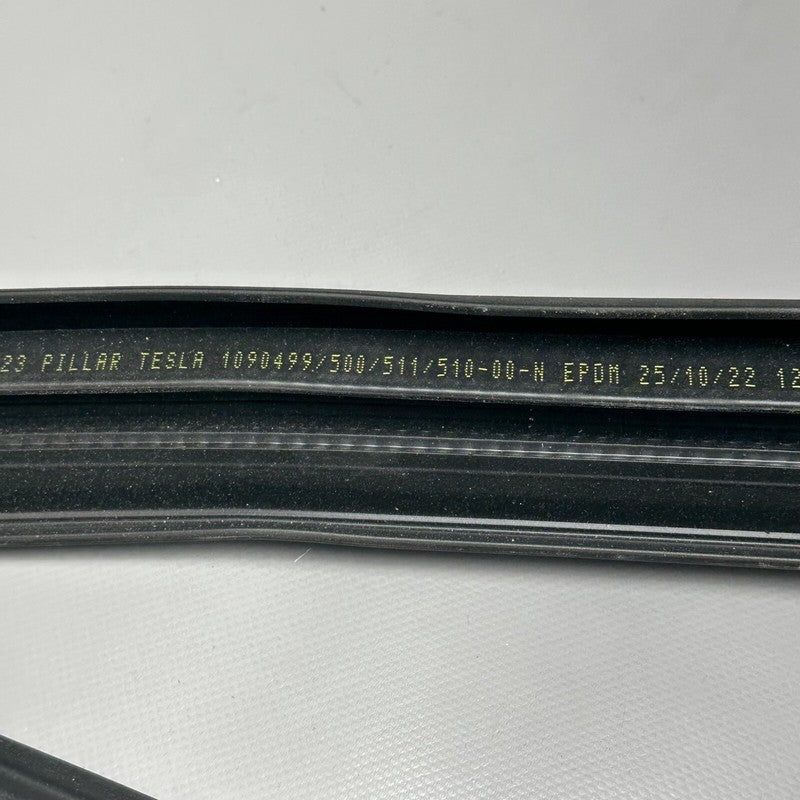 1090500-00-M TESLA MODEL 3 PRIMARY BODY SEAL RIGHT FRONT 2017 18 19 20 21 2022 1090500-00-M