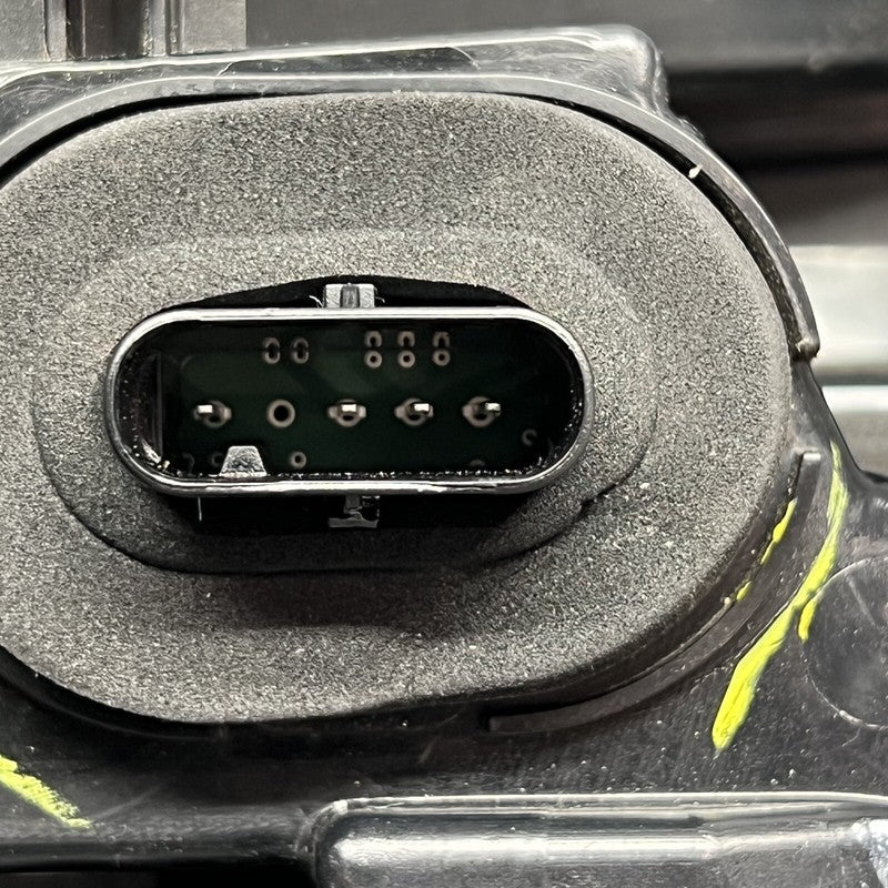 1502087-00-D TESLA MODEL Y TAIL LIGHT RIGHT PASSENGER 2020 2021 2022 2023 LED 4 PIN OEM