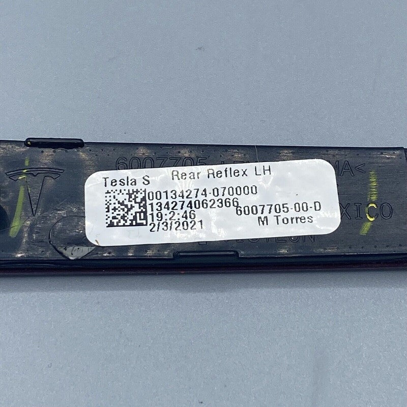6007705-00-D TESLA MODEL S REAR BUMPER REFLECTOR LEFT 2016 2017 2018 2019 2020 OEM