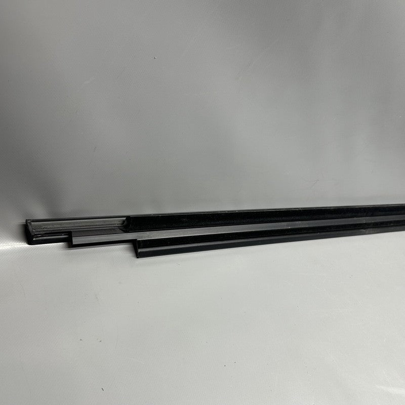 8U0837477 AUDI Q3 BELT WEATHER STRIP LEFT 2015 2016 2017 2018 OEM 8U0837477