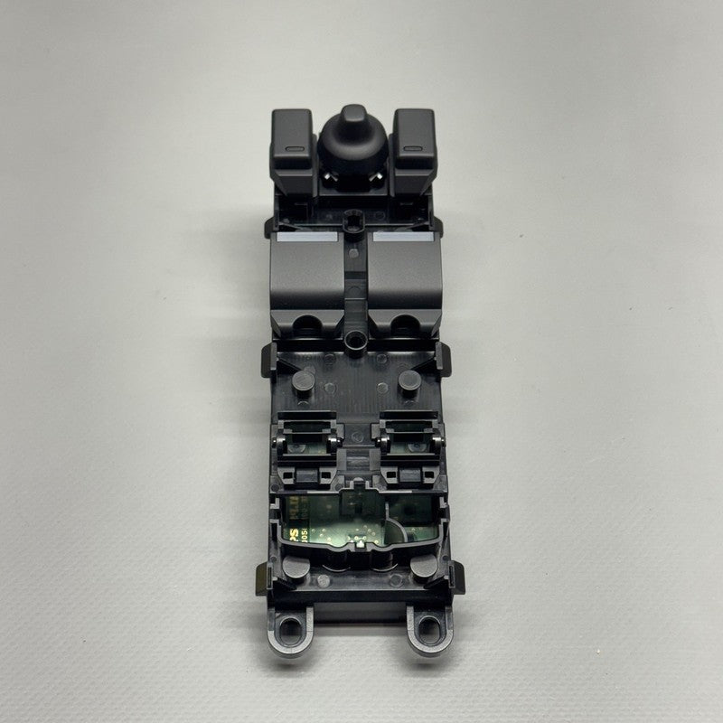 LAND ROVER DEFENDER DOOR SWITCH RIGHT FRONT 2020 2021 2022 2023 2024 2