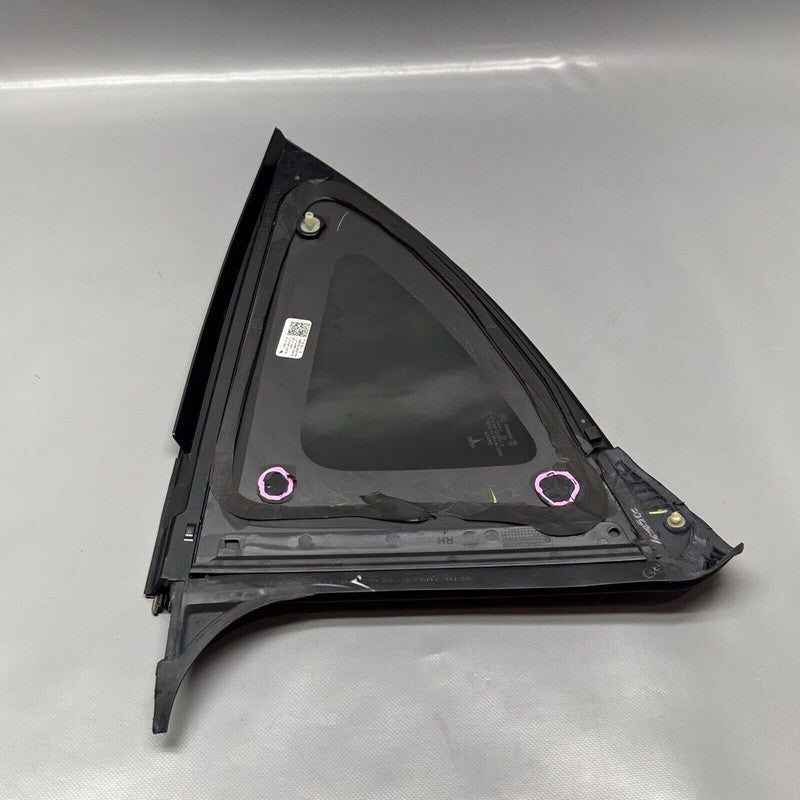 1495741-00-E TESLA MODEL Y QUARTER GLASS RIGHT REAR 2020 2021 2022 2023 OEM 1495741-00-E