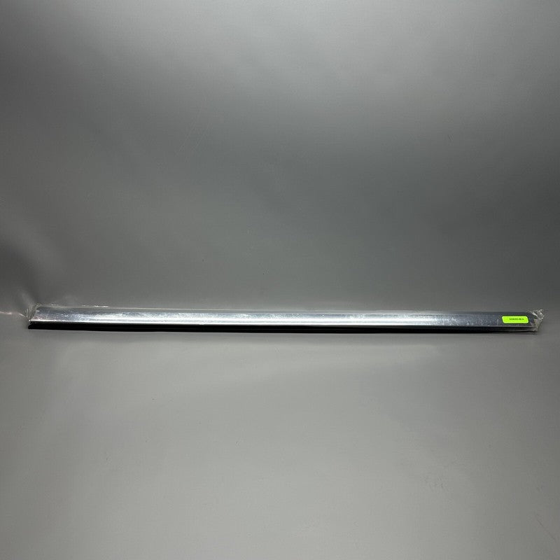 1038393-00-A TESLA MODEL S DOOR WINDOW MOLDING LEFT FRONT 2012-2021 OEM 1038393-00-A