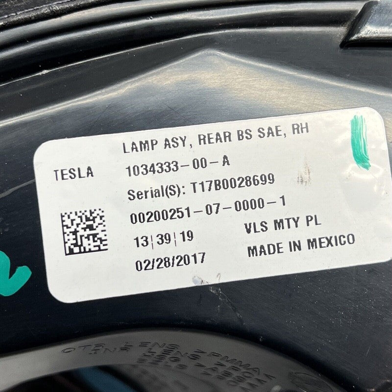 1034333-00-A TESLA MODEL X TAIL LIGHT RIGHT PASSENGER 2016 17 18 19 2020 LED OEM 1034333-00-A
