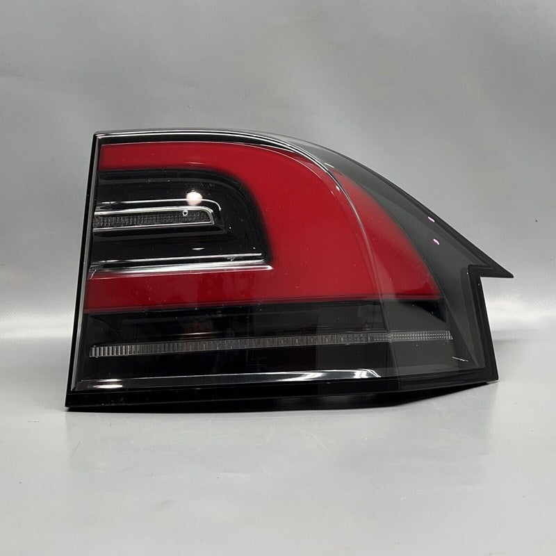 1034333-00-A TESLA MODEL X TAIL LIGHT RIGHT PASSENGER 2016 17 18 19 2020 LED OEM 1034333-00-A