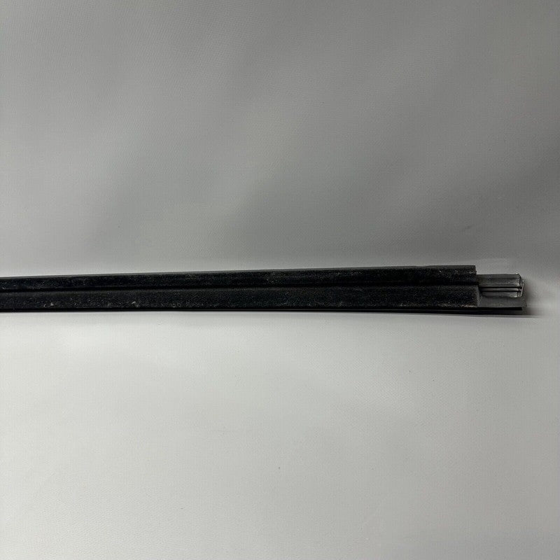 1098684-00-D TESLA MODEL X DOOR WINDOW MOLDING RIGHT FRONT 2015 16 17 18 19 20 21 22 2023 OEM