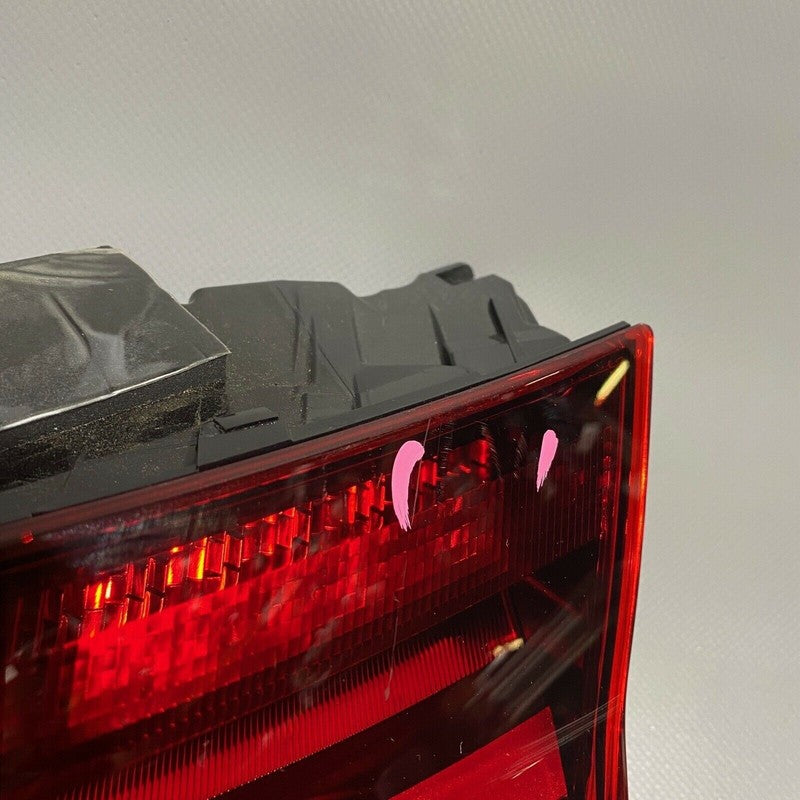 4KE945095C AUDI E-TRON CENTER REAR TAIL LIGHT 4KE945095C 2019 2020 OEM