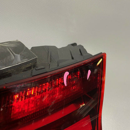 4KE945095C AUDI E-TRON CENTER REAR TAIL LIGHT 4KE945095C 2019 2020 OEM