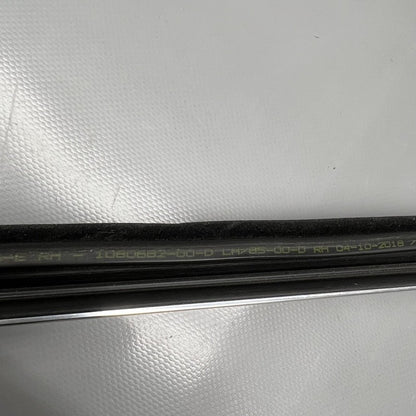 1080682-00-D TESLA MODEL 3 DOOR WINDOW MOLDING LEFT FRONT 2017 18 19 20 21 2022 1080682-00-D