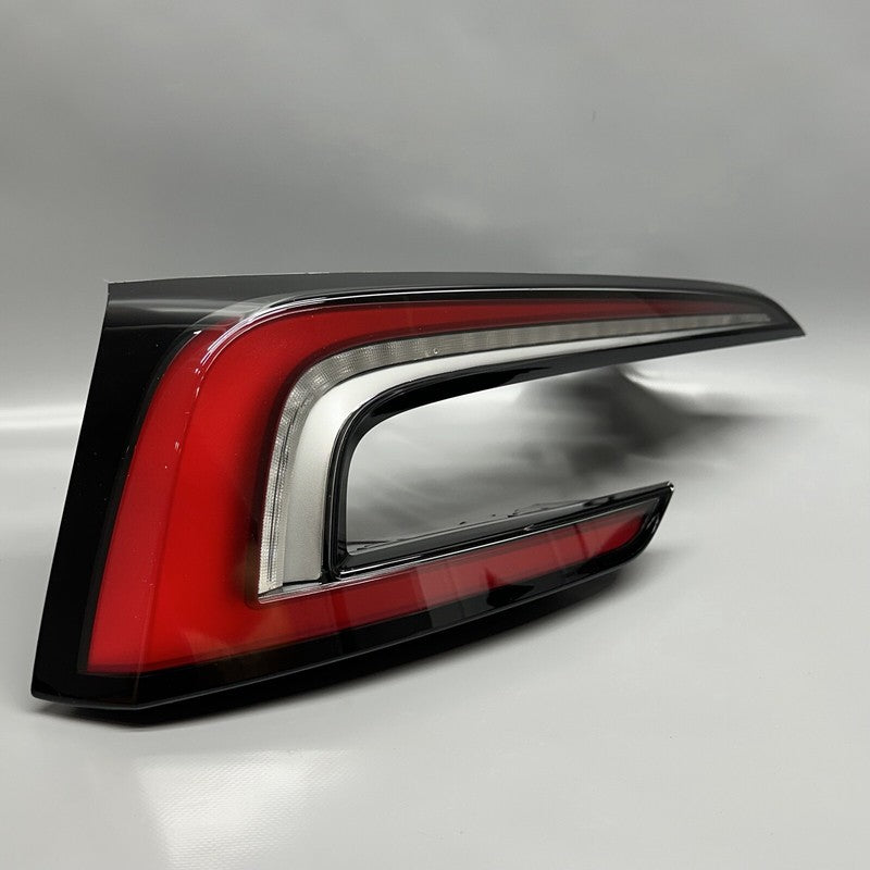 1691498-00-F TESLA MODEL 3 TAIL LIGHT LEFT DRIVER 2024 1691498-00-F LED OEM
